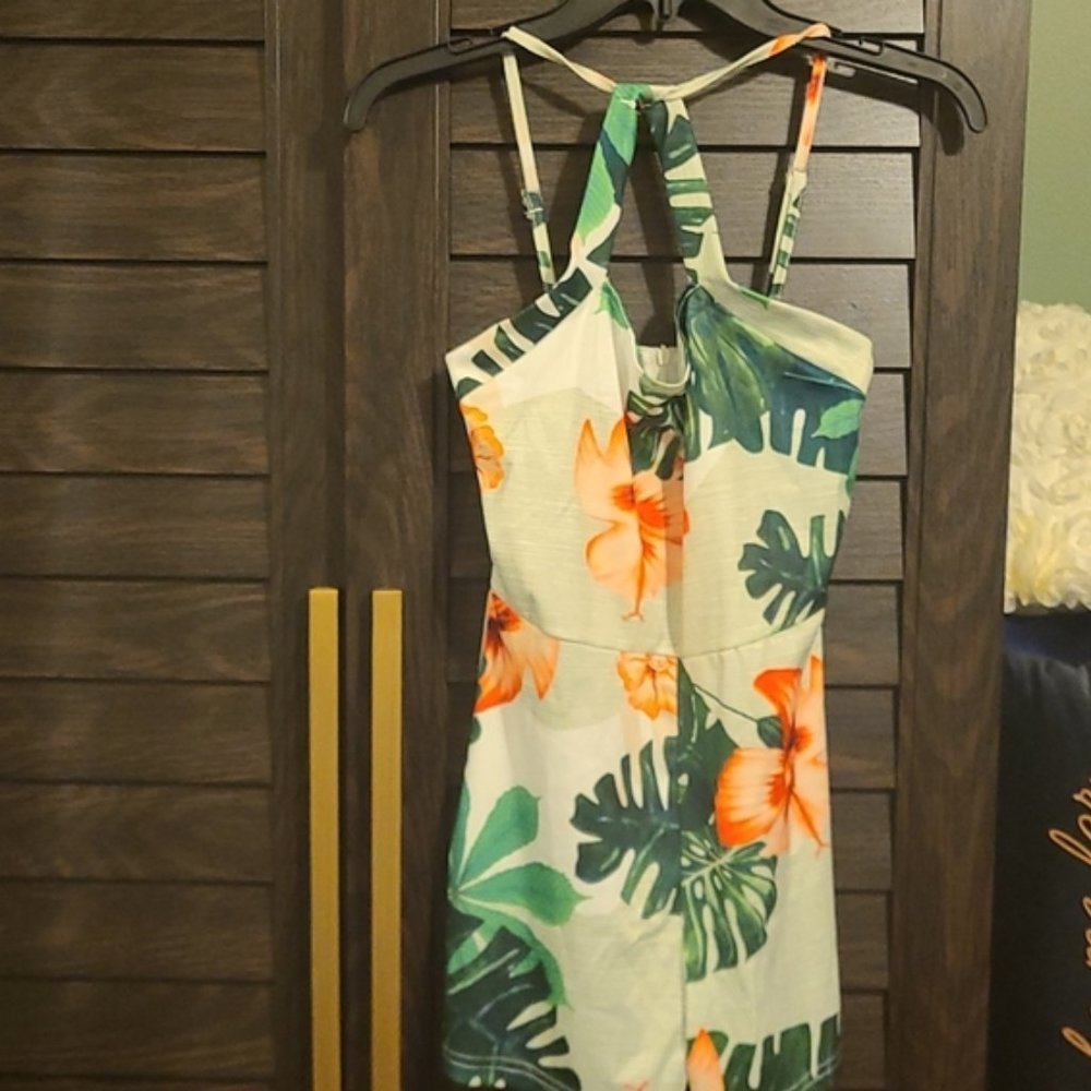 Chic Me Tropical Print Romper size Small.